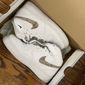 Nike Air Force 1 '07 Mid in White and Sandrift BNIB